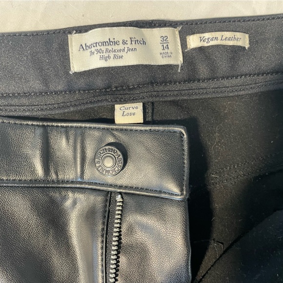 Abercrombie and Fitch Curve Love Vegan Leather Cargo 90s Relaxed Pants Size 14 - Picture 4 of 5